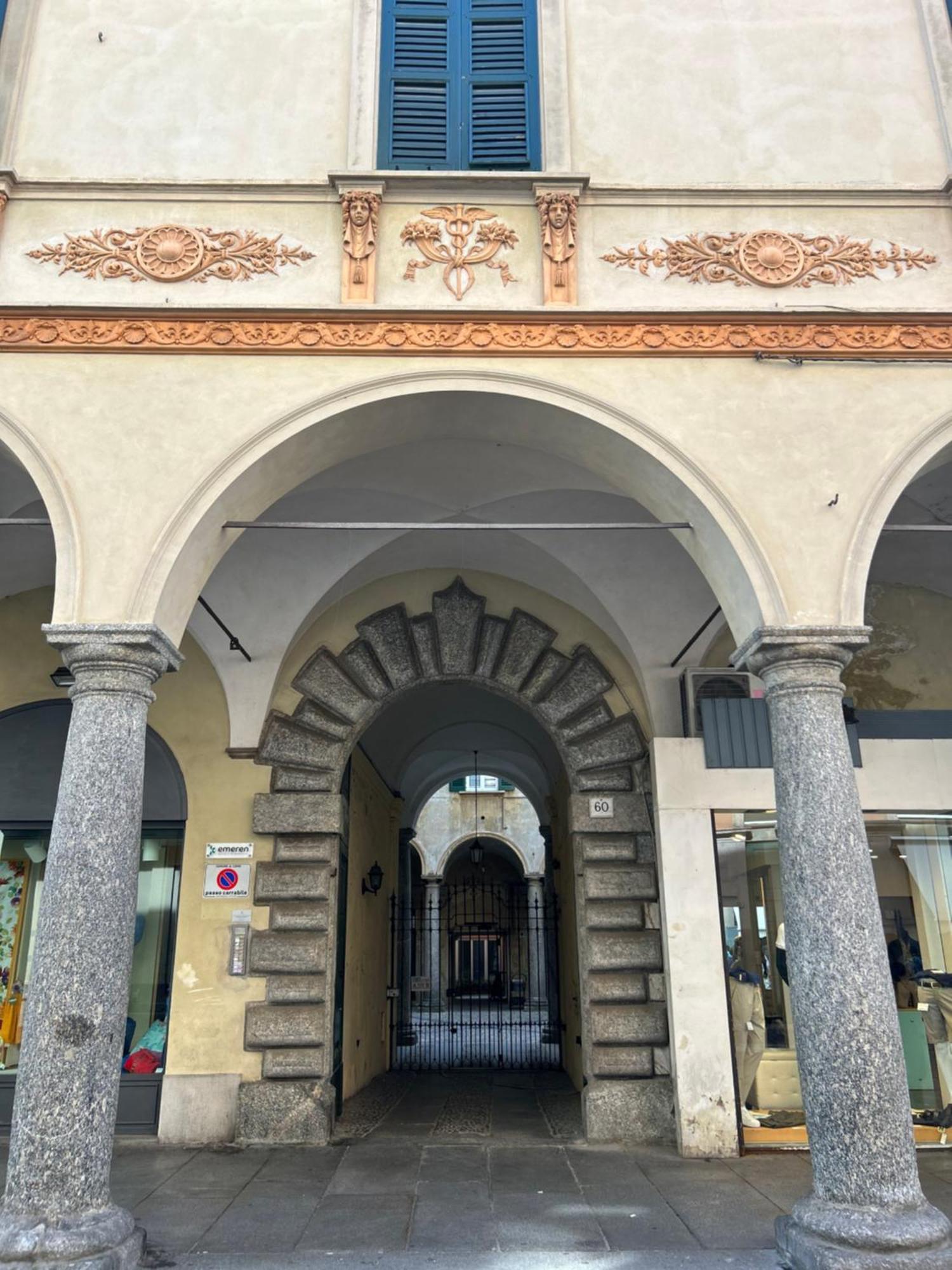 Porta Torre Como Apartment - By Relais Di Giada Екстер'єр фото