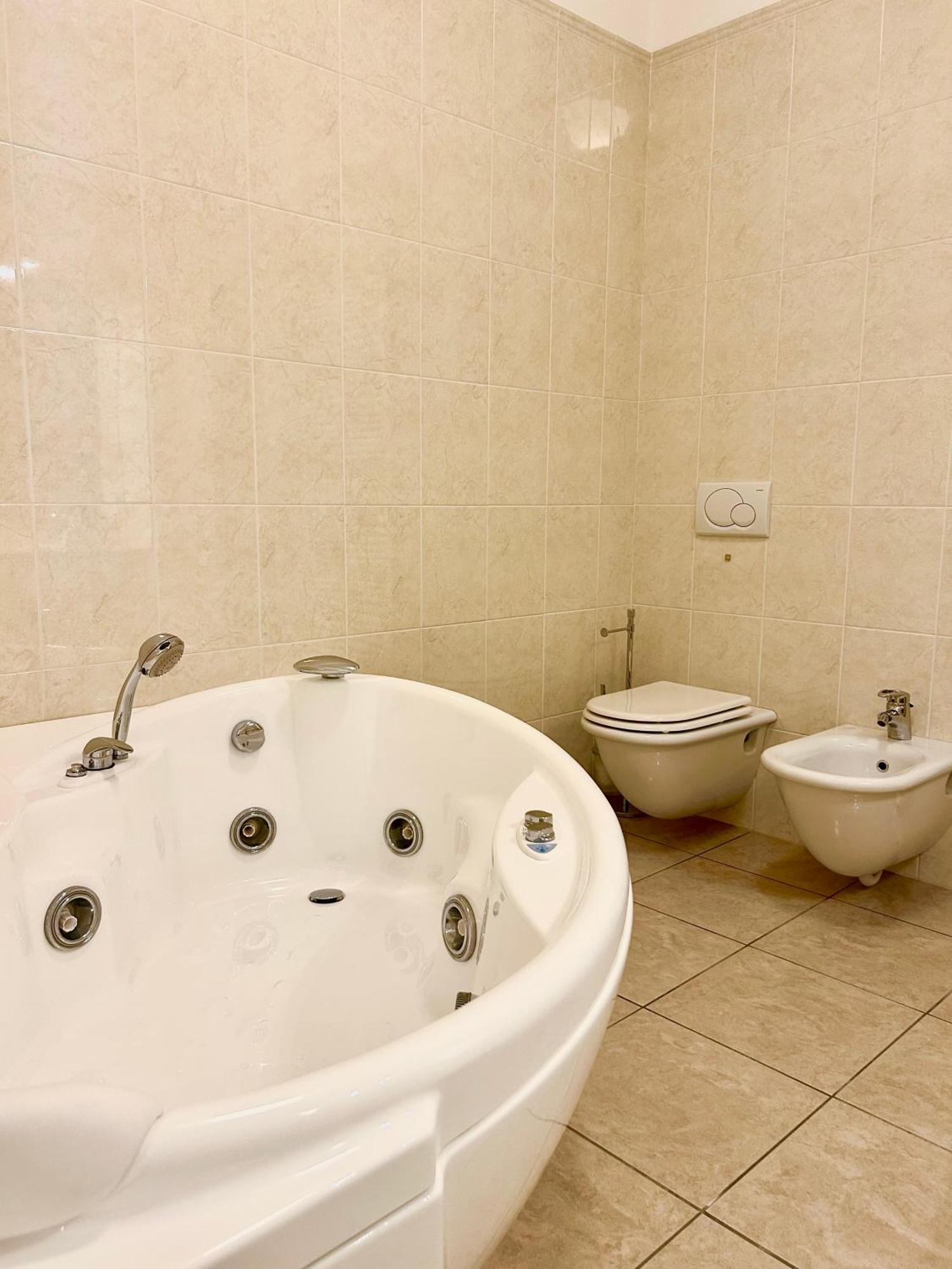 Porta Torre Como Apartment - By Relais Di Giada Екстер'єр фото